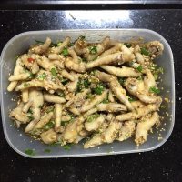 爽心爽肺的蒜香陈醋酸辣鸡脚做法图解5)