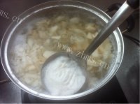 美味营养的冰糖梨水做法图解4)
