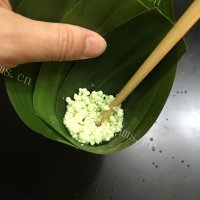 美味的水晶西米南瓜粽做法图解10)