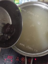 滋补养胃梅花莲子燕麦粥做法图解7)