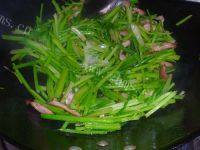 「家有大厨」芹菜炒肉丝做法图解7)
