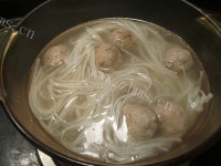 自制香辣香菇贡丸燕麦面做法图解6)