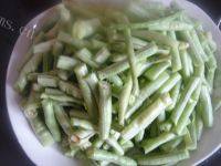 家常菜豆角烧肉做法图解1)