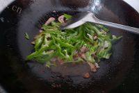外婆做的青椒肉丝做法图解6)