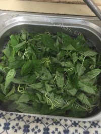 地道的潮汕炒麻叶做法图解1)