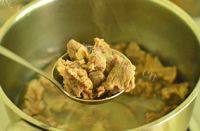 土豆炖牛肉做法图解6)