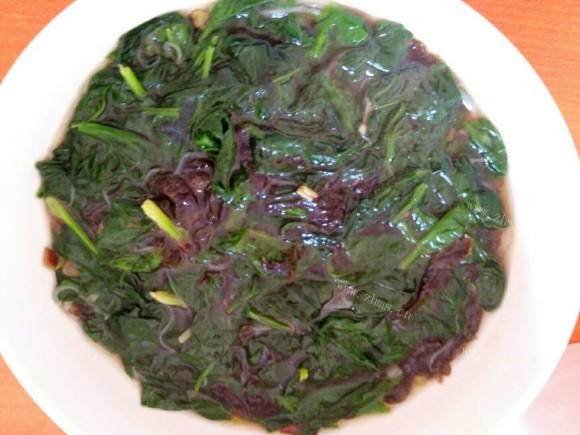 热腾腾的菠菜汤