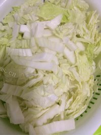 白菜炖豆腐做法图解1)