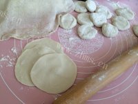美味猪肉莲藕饺子做法图解6)