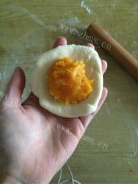 美味的果酱餐包做法图解6)