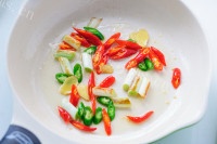 干煸油炸豆腐做法图解6)