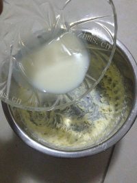 好吃不腻的芒果冻芝士做法图解6)