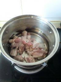 家常菜红酒五花肉做法图解2)