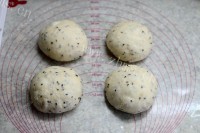 奶香浓郁黑芝麻立方吐司做法图解10)