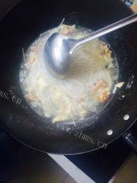 美味的鸡蛋面条