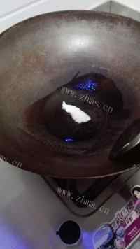 美味的酸菜炖冻豆腐做法图解3)