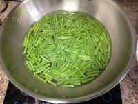 DIY肉炒豇豆做法图解2)