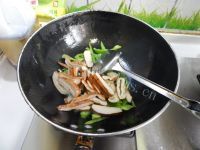 美味的青椒炒香干做法图解6)