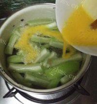 美味的丝瓜蛋汤做法图解6)