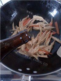 家常西芹炒腐竹做法图解7)