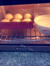 自制牛奶小餐包做法图解12)