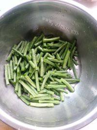 家常凉拌豇豆做法图解1)