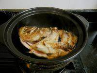 在家做的粉皮鲢鱼头砂锅煲的做法图解六