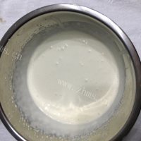可口的双色慕斯流心蛋糕做法图解22)