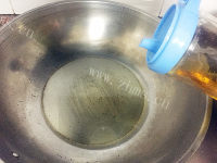 脆口小吃香酥炒花生做法图解5)