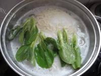 色泽鲜亮的青菜肉丝面做法图解6)