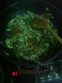 满口生香的杏鲍菇炒青椒做法图解7)