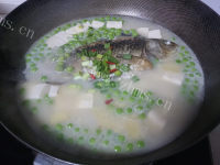 家常鲫鱼豆腐暖锅做法图解12)