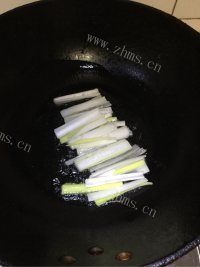 玉盘珍馐的葱爆海参做法图解6)