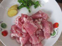 家常菜肉炒菜花做法图解4)