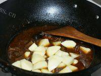 诱人的土豆烧牛肉做法图解5)
