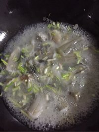 滋养龙头鱼汤做法图解5)