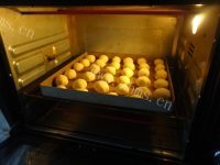 自制蛋黄椰蓉球做法图解12)