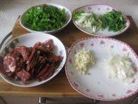 家常菜青椒炒腊肠做法图解2)