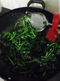 家常菜蒜香茼蒿做法图解6)