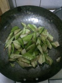 香喷喷的茄子炖粉条做法图解5)