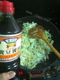 家常菜爆炒圆白菜做法图解6)