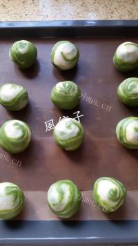 自制抹茶蛋黄酥做法图解19)