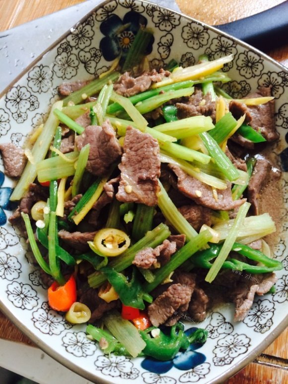 珍馐美味的芹菜炒牛肉