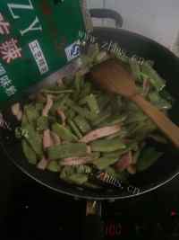 好吃的扁豆炒腊肉做法图解8)