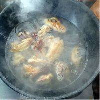 美味可口鸭肉炖粉条做法图解5)