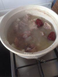 独特的山药排骨汤做法图解4)