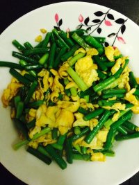 家常菜蒜苔炒鸡蛋