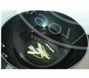 家常菜清炒芦笋虾仁做法图解5)