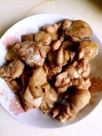 美味的蜜汁蒜香鸡做法图解3)