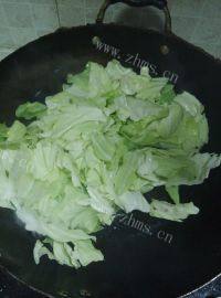 家常菜干煸包菜做法图解4)